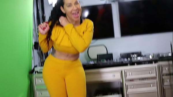 Queen RogueXXX Latina Milf Blowjob with BBC in Tattooed Closeup