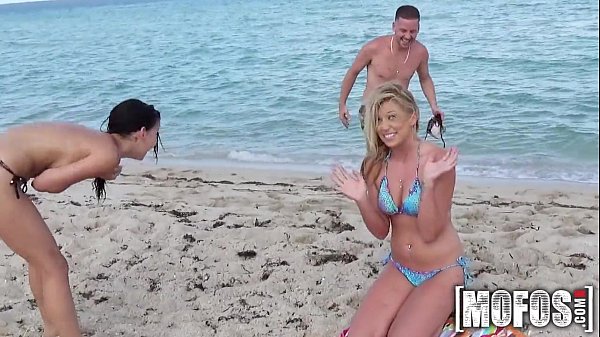 Teen beach babes suck cock in uniform during car sex