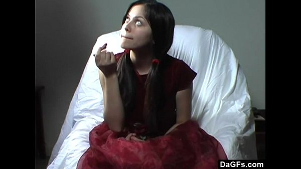 Dagfs brunette teen gives handjob to her boyfriend