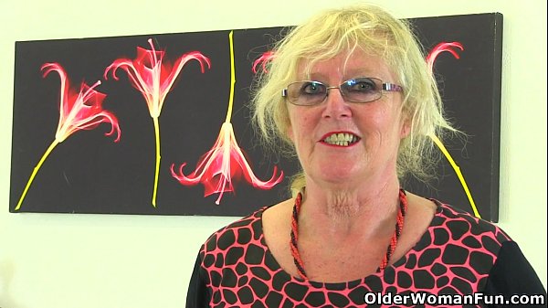 Claire Knight british gilf uses dildo