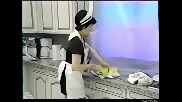 Mature woman seduces maid in stockings and highheels