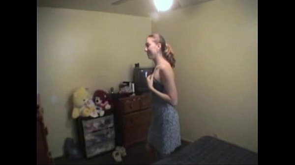 college brunette amateur girls giving blowjob and pussy licking