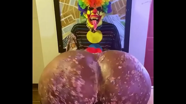 Victoria Cakes gives Gibby The Clown a birthday blowjob