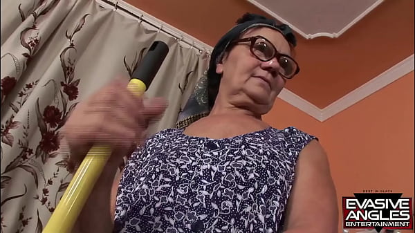 Marsha Gradma gets fucked by Carlos Valdez and takes a facial