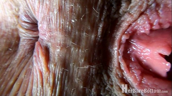 Brook shows off her tight pussy closeup