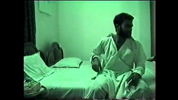 Pakistani call girl seduces client in intimate sex encounter