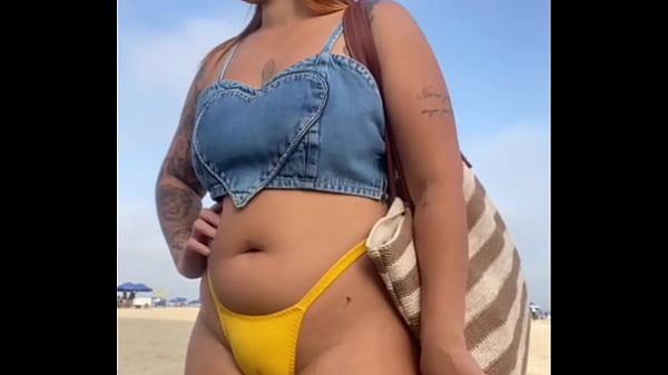 casaldapraia hotwife gets guy erect on the beach