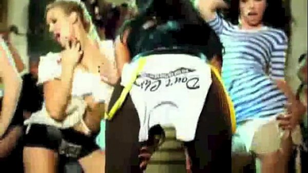 Adwerts' celebrity girlfriend girl booty shake dance moves