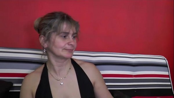 Brunette milf Stepahnebergerac in intense gangbang creampie