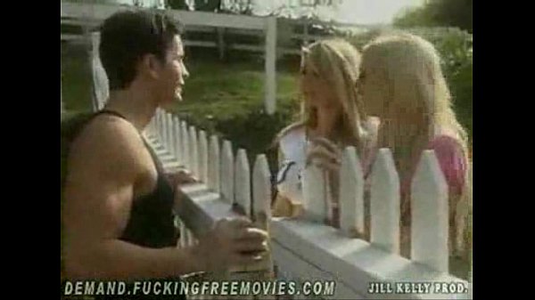 Vicky Vette and Brittney Skye outdoor threesome