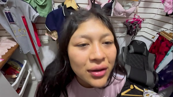 Valentinaax fucks vendedora in downtown Lima market