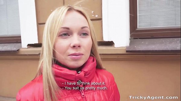 Lina Napoli gives a naughty blowjob to win casting