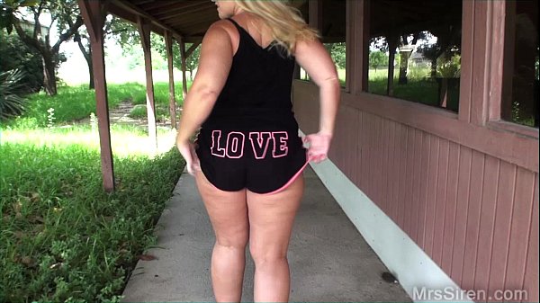 Blonde hotwife Dee Siren flashes in public gazebo