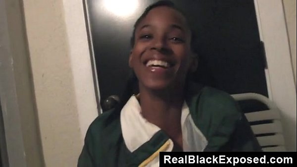 Dagfs ghetto girl gives deepthroat blowjob on balcony