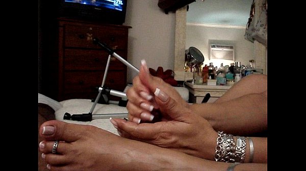 Footjob with skilled feet worship