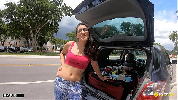 Teen brunette xaya-lovelle fucks mechanic to fix car