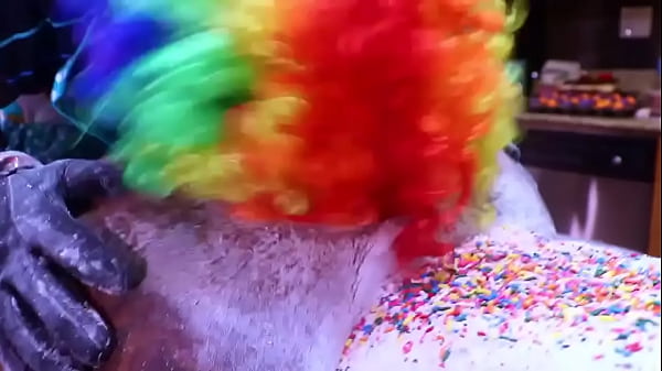 Gibby the Clown makes Victoria Cakes ass into a cake
