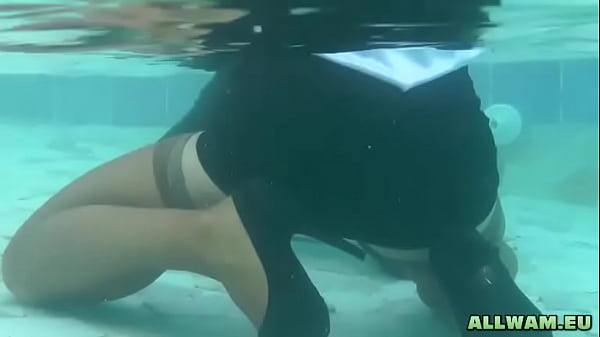 Lesbian babes Elvira1Th teasing in pool