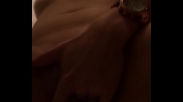 Wife gets wet with fingerfuck action