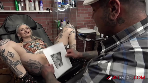 River Dawn Ink gives blowjob after getting new pussy tattoo