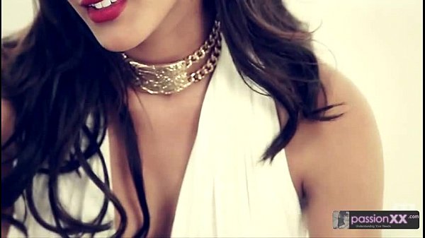 Faptilldeath's Super Hot Mexican Playmate Teases in Nude Coed Scene