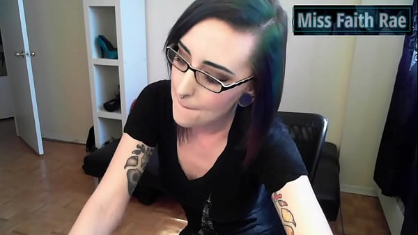 Miss Faith Rae gets her sweaty body licked and worshipped