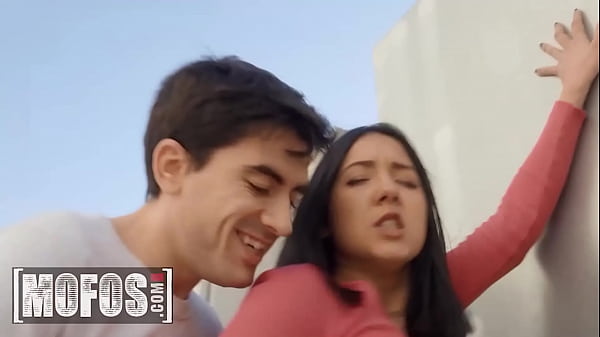 Valeria Valois desperate blowjob offer to Jordi in exchange for help