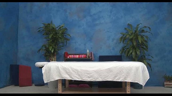 Meximalejo sweetheart gets pussy fucked by a sneaky masseur