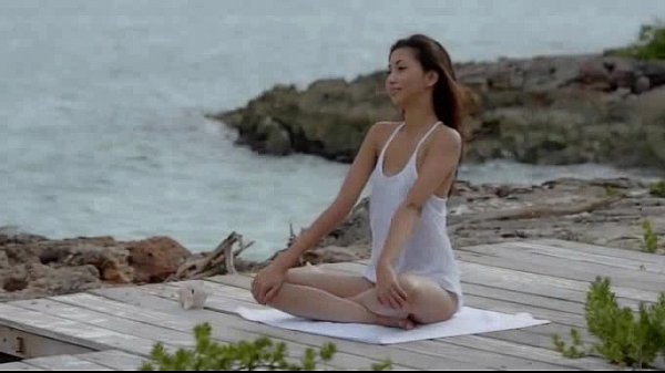 Lizupicue's Asian Angel Teasing Undressed by the Ocean