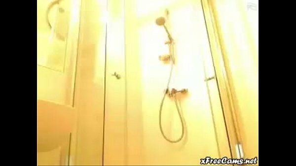 Teen girl Filippp101 caught on webcam in shower